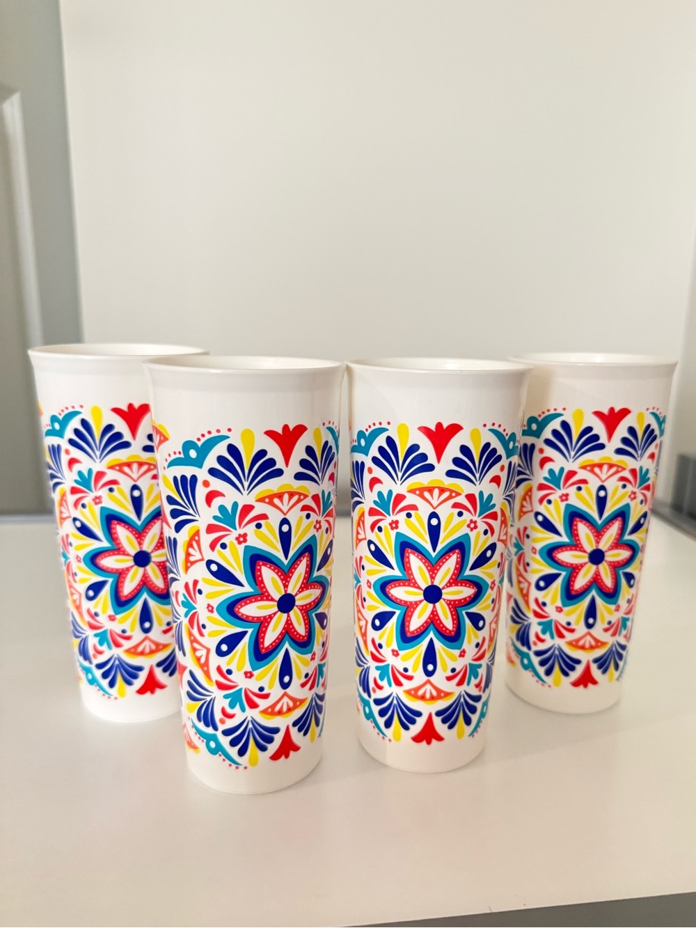 Tupperware Tumbler Plastic Cups 16 oz. Set 4 Costa Del Sol Floral Red & Blue